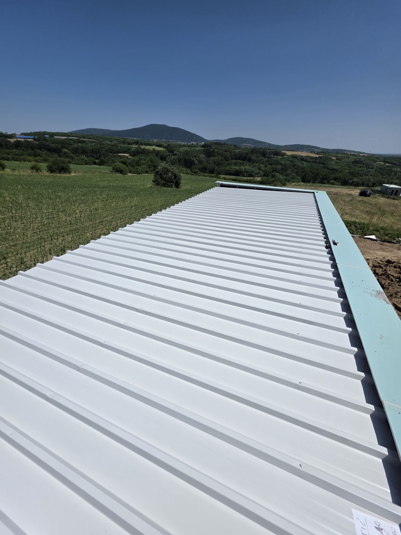 Postavljanje krova sa ugrađenim olucima