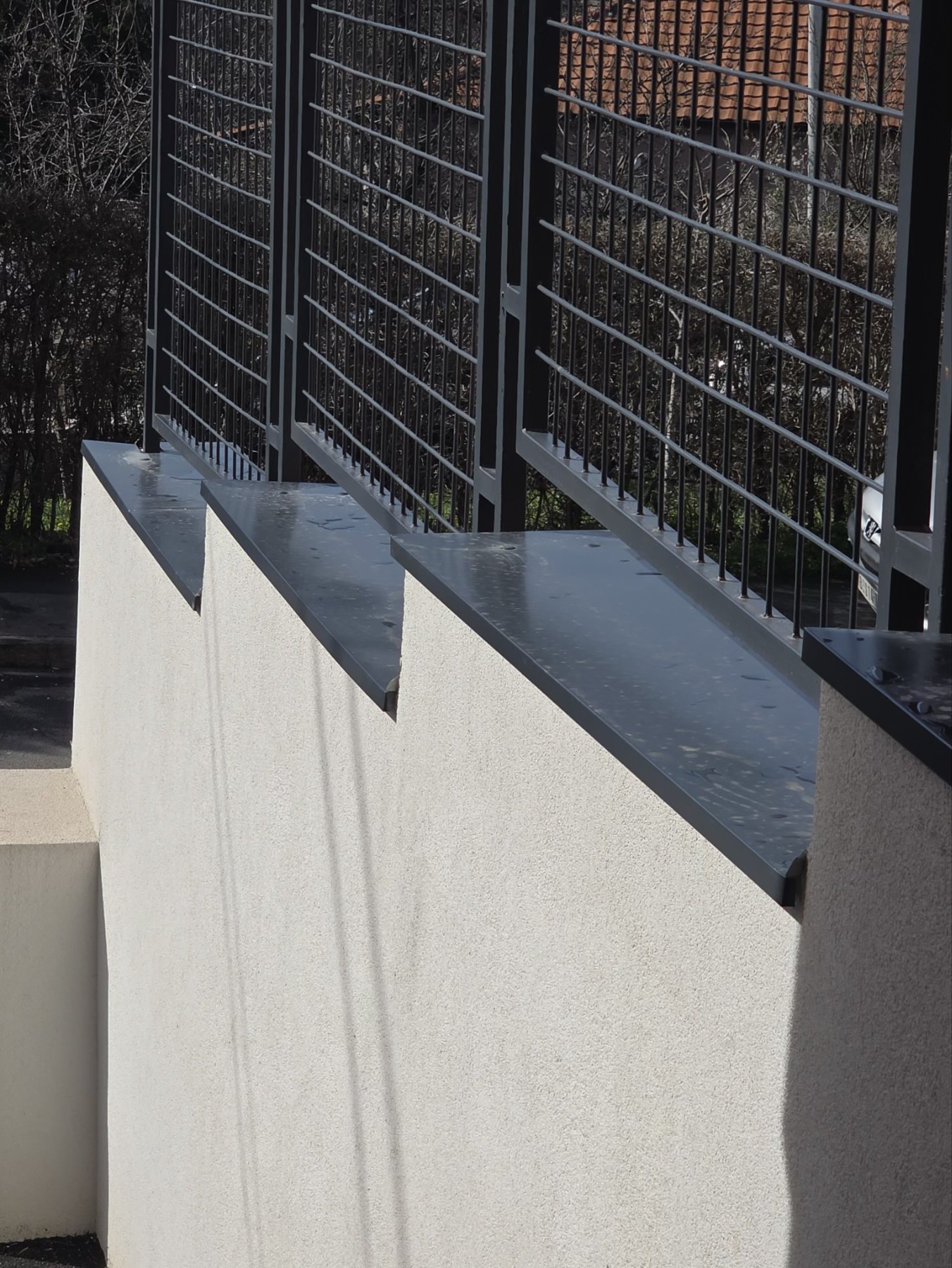 Estetski postavljeni oluci sa vetar lajsnama