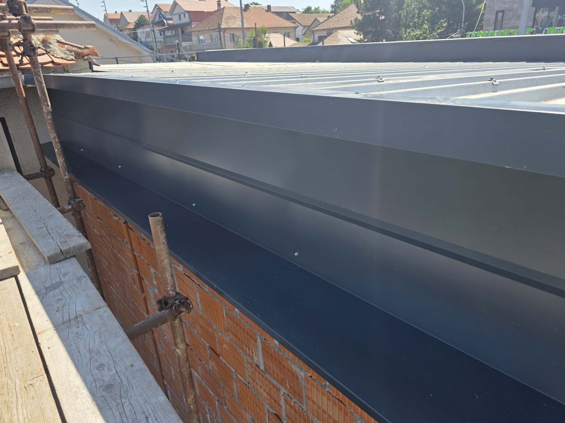  Limarski radovi sa fokusom na detalje krova