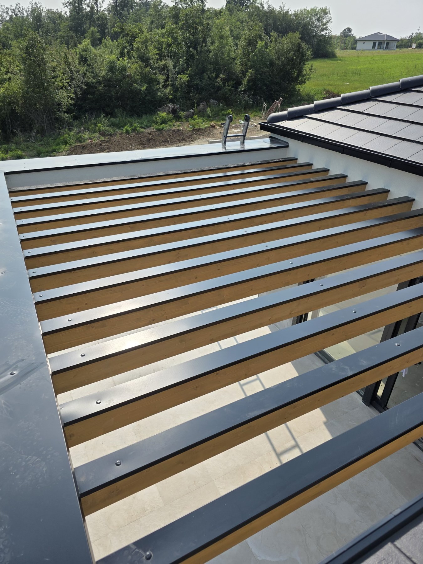 Postavljanje krova sa ugrađenim olucima